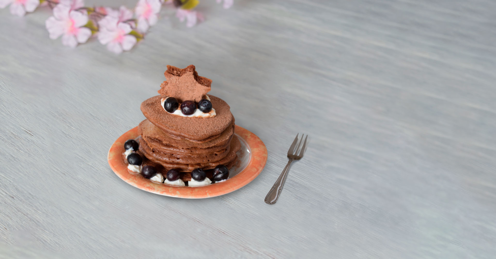 Hotcakes de avena con chocolate y moras