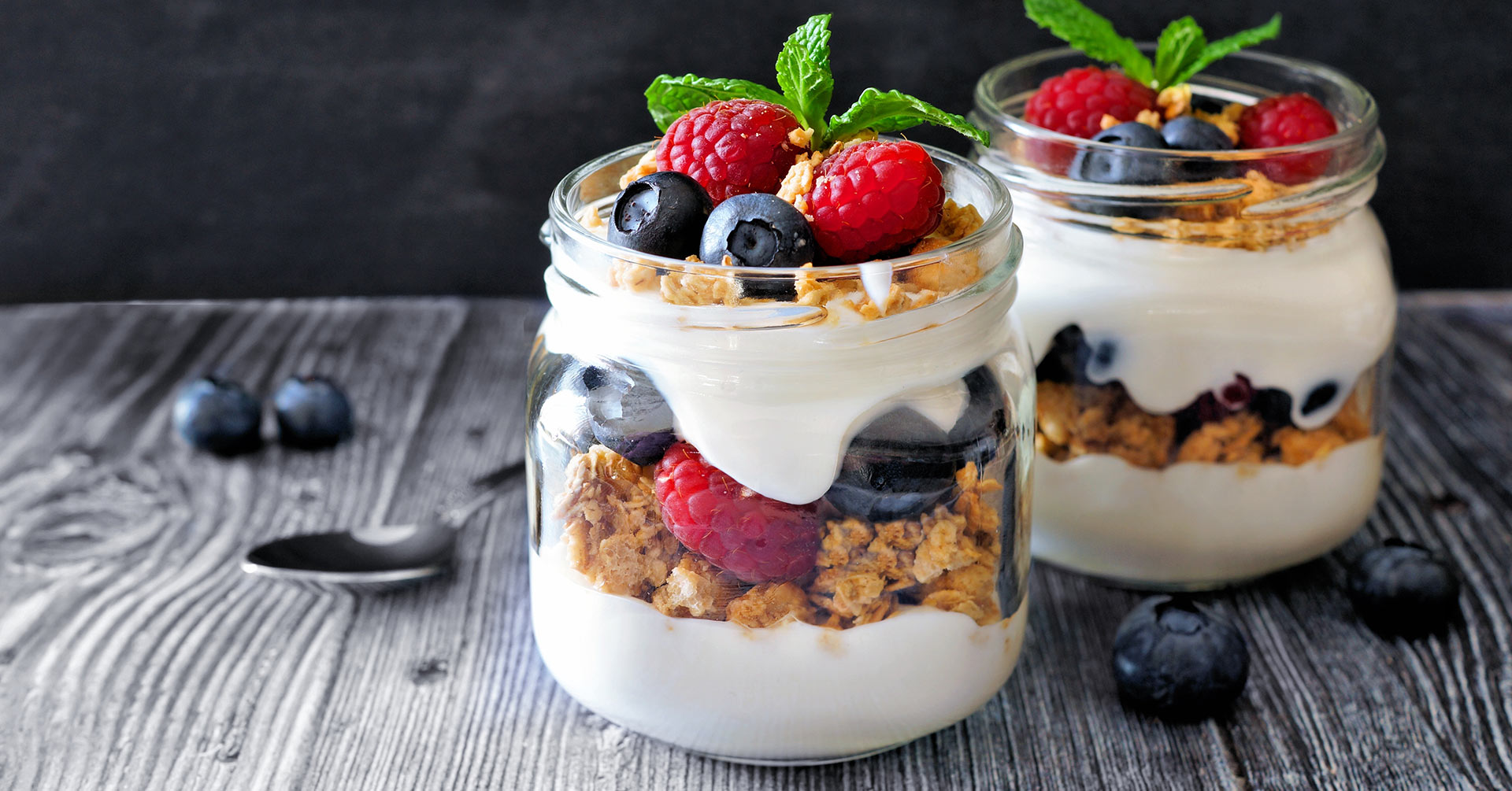 Copa de frutos rojos con granola