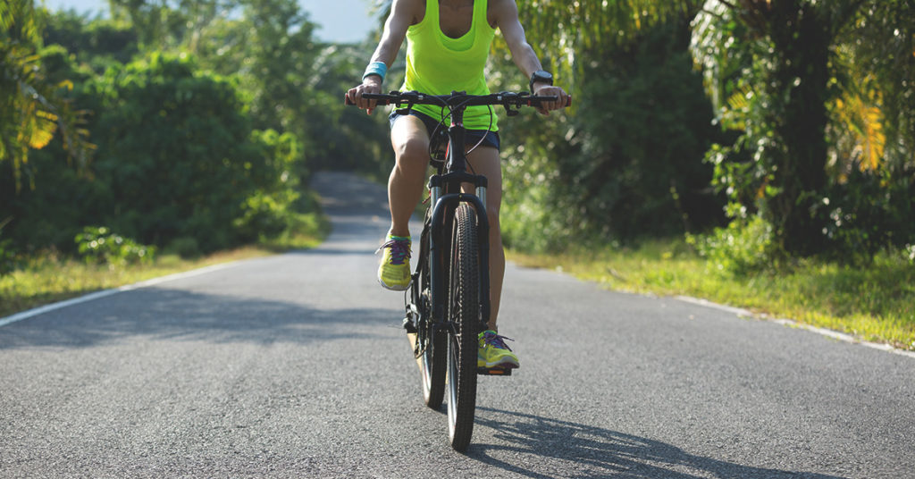 Imagen mujer en bicicleta