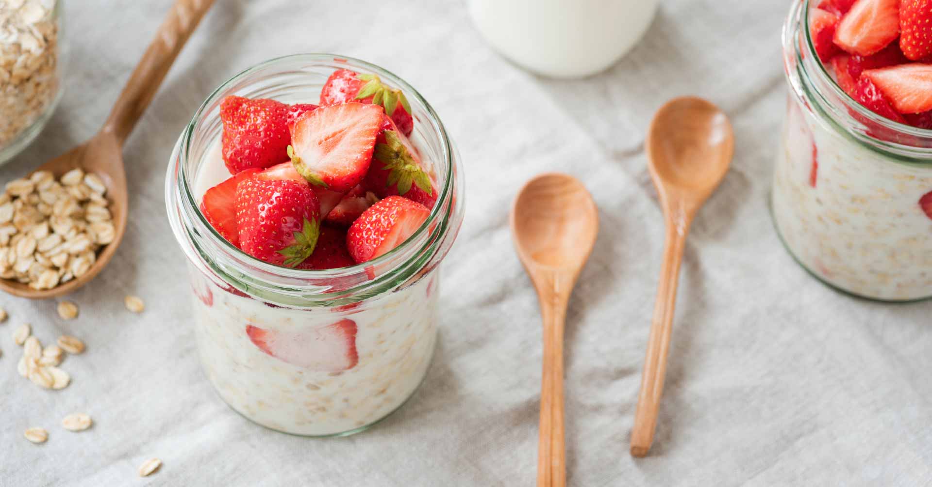 Pudín de avena con crema de cacahuate y mermelada